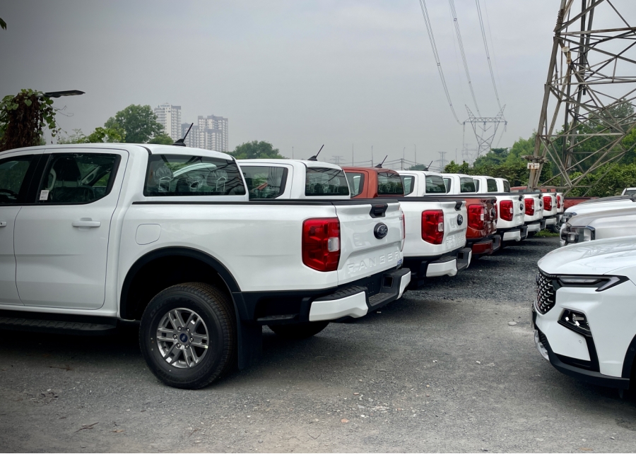 MỘT CHIẾC XE BÁN TẢI FORD RANGER SẼ GÁNH CÁC LOẠI PHÍ GÌ ? 